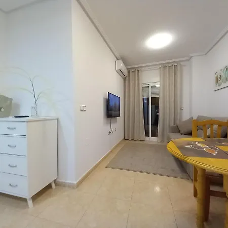 Olga's 2, Torrevieja, Playa Del Cura トレビエハ